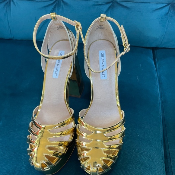 Gold Heels - Picture 4 of 4